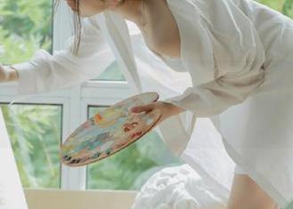 登录17c吃瓜，不如说是变成了一个看瓜大师。