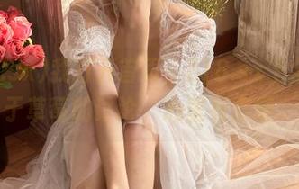 我打开首页，718.sx上全是关于草莓的讨论，心里有点懵。