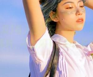 有人在“五一吃瓜”网站上猎到了黑料，不怕摔下去的花样年华！