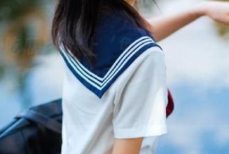 每次上‘免费吃瓜’网页，仿佛迈入了另一个次元…我的脑子要翻出去啦！