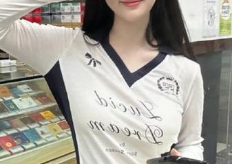 奇闻趣事尽在“免费吃瓜”网站，吃瓜的快乐线路已经为你铺好，看吧！