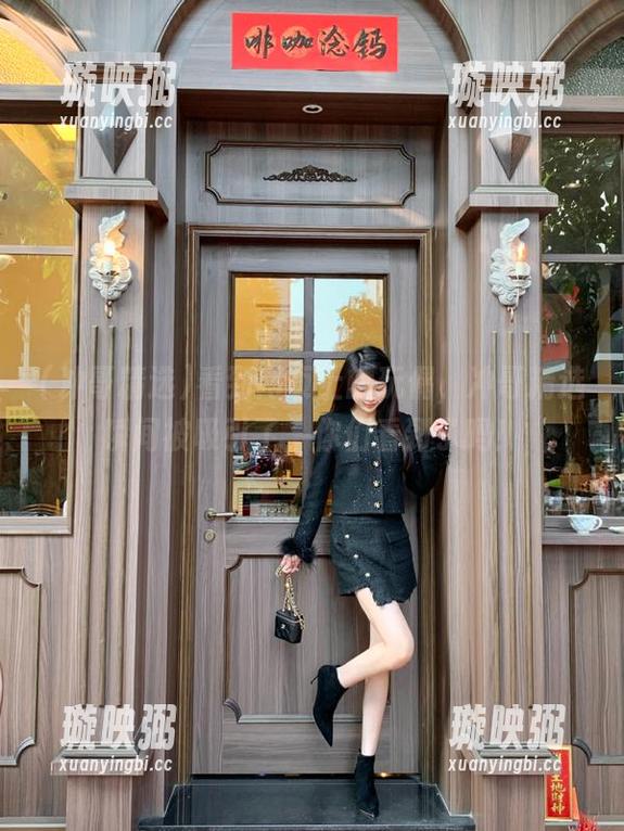 冲哥精选 看到网页上的玩偶,冲哥精选瞬间被吸引了,你们看到了吗!