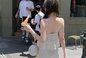 愿你在吃瓜专区，永不迷路！瓜田里藏着光怪陆离的趣事。