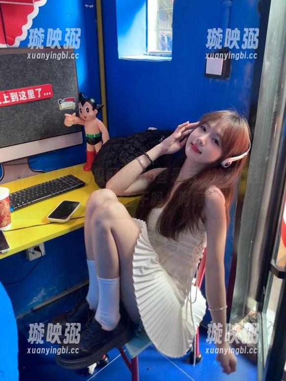 吃瓜网18hs登录后，啥都能看，别问我在干吗，呵呵。