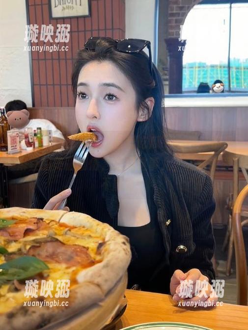 吾爱吃瓜 打开“吾爱吃瓜”app,都是麻豆的美丽剧情,吃瓜这事儿,让我欲罢不能呀!
