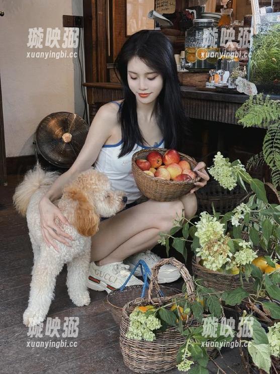 黑料.su 在黑料.su的入口前徘徊,心里却有种不安又好奇的怪感。