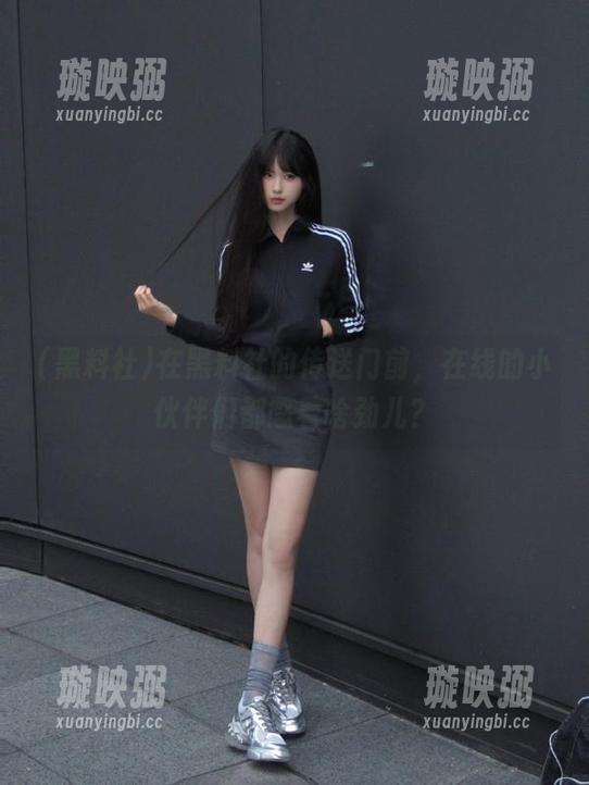 黑料社 在黑料社的传送门前,在线的小伙伴们都憋着啥劲儿?